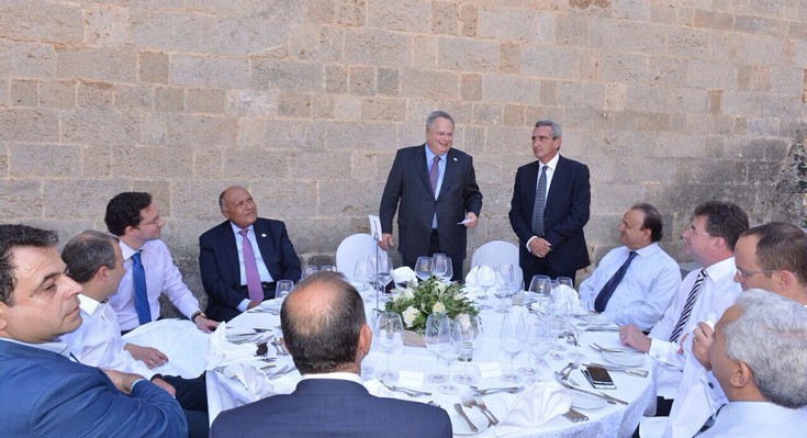 Επίσημο γεύμα του Περιφερειάρχη Νοτίου Αιγαίου προς τιμή των συμμετεχόντων στην «Διάσκεψη για την Ασφάλεια και την Σταθερότητα»